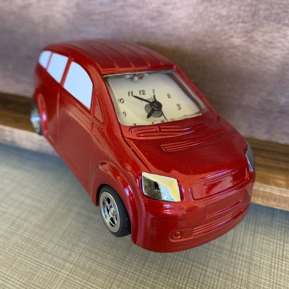 NEW Xanadu Red Car Paper Weight Watch